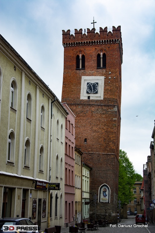 IS krzywa wierza w ząbkowicach śląskich